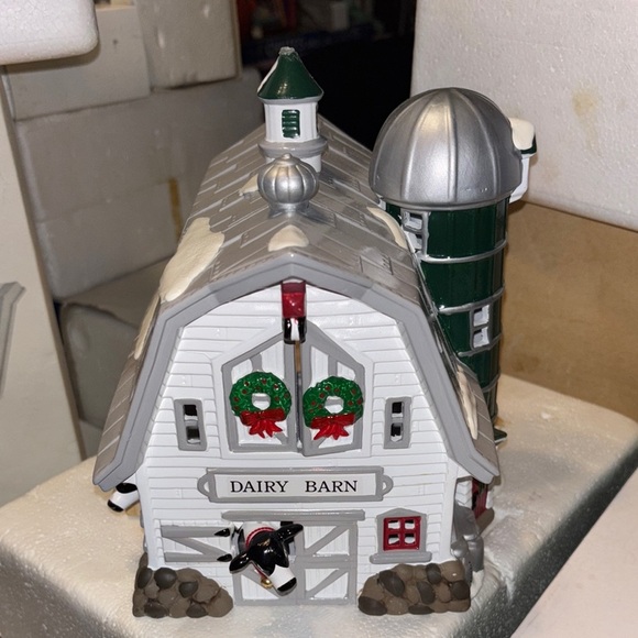 The Original Snow Village "Dairy Barn " - Picture 1 of 6